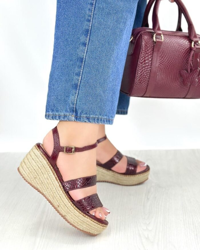 PLATAFORMAS EN CUERO VINOTINTO W141