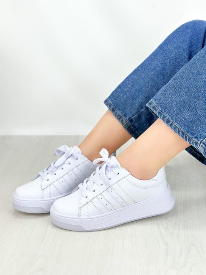 TENIS BLANCOS 675 - Image 2