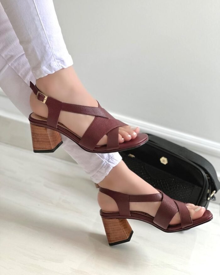 TACON EN CUERO VINO A15