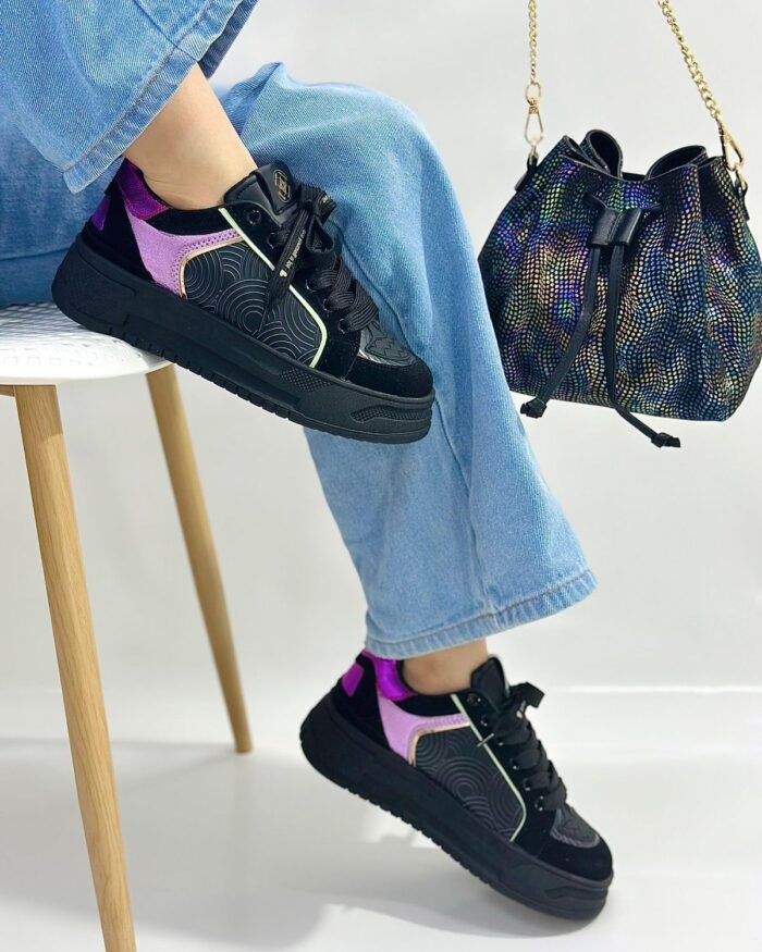 NEGRO POR LILA Y DORADO