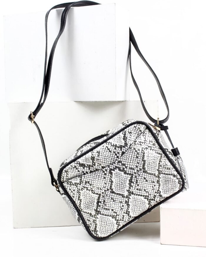 Bolso Manos Libres en Cuero Talco y Negro Folia - NC-B015