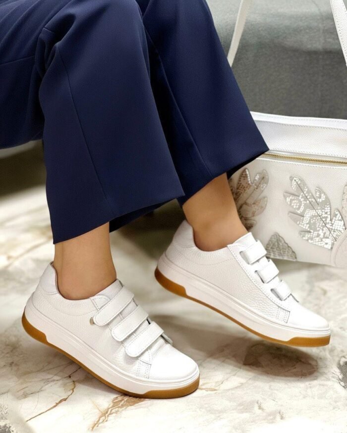 TENIS BLANCO CUERO 700