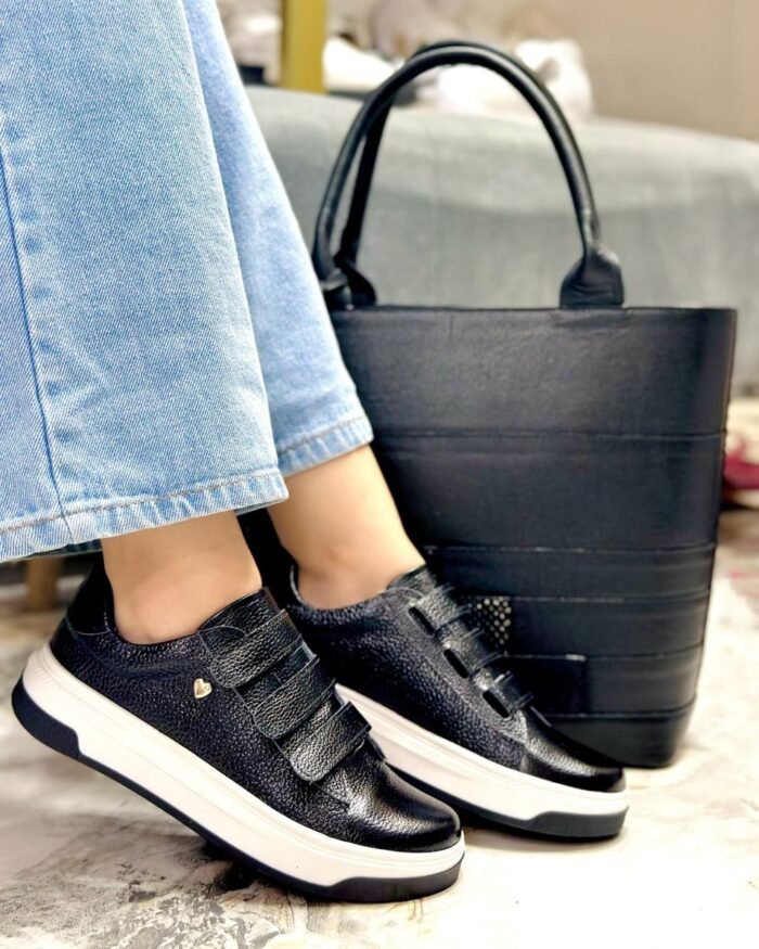 TENIS NEGRO CUERO 700