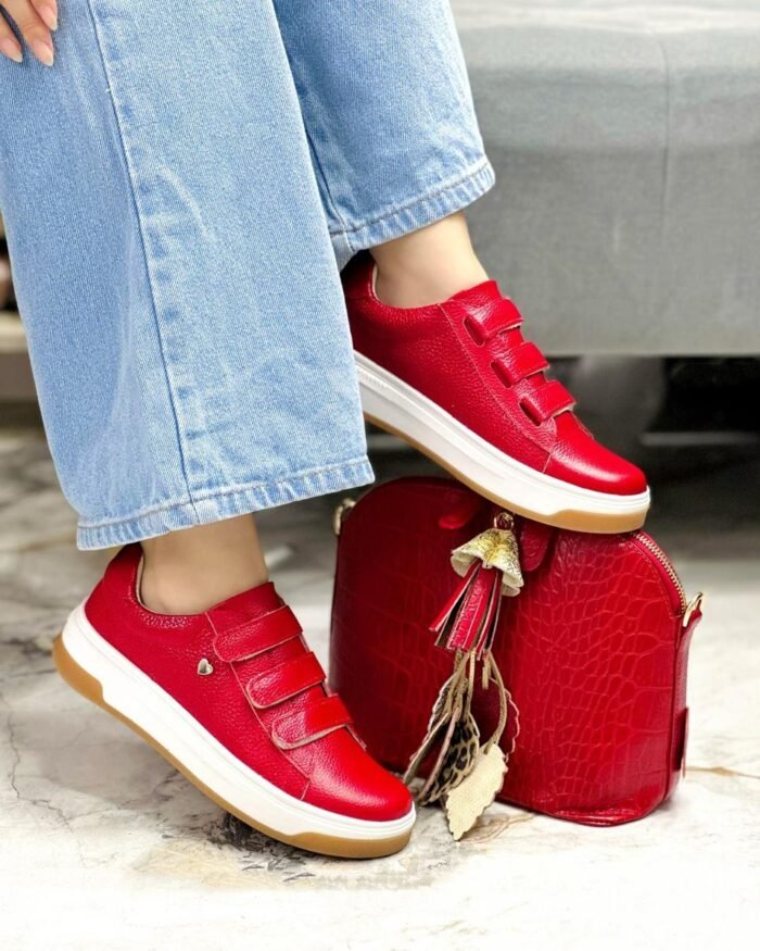 TENIS ROJO CUERO 700