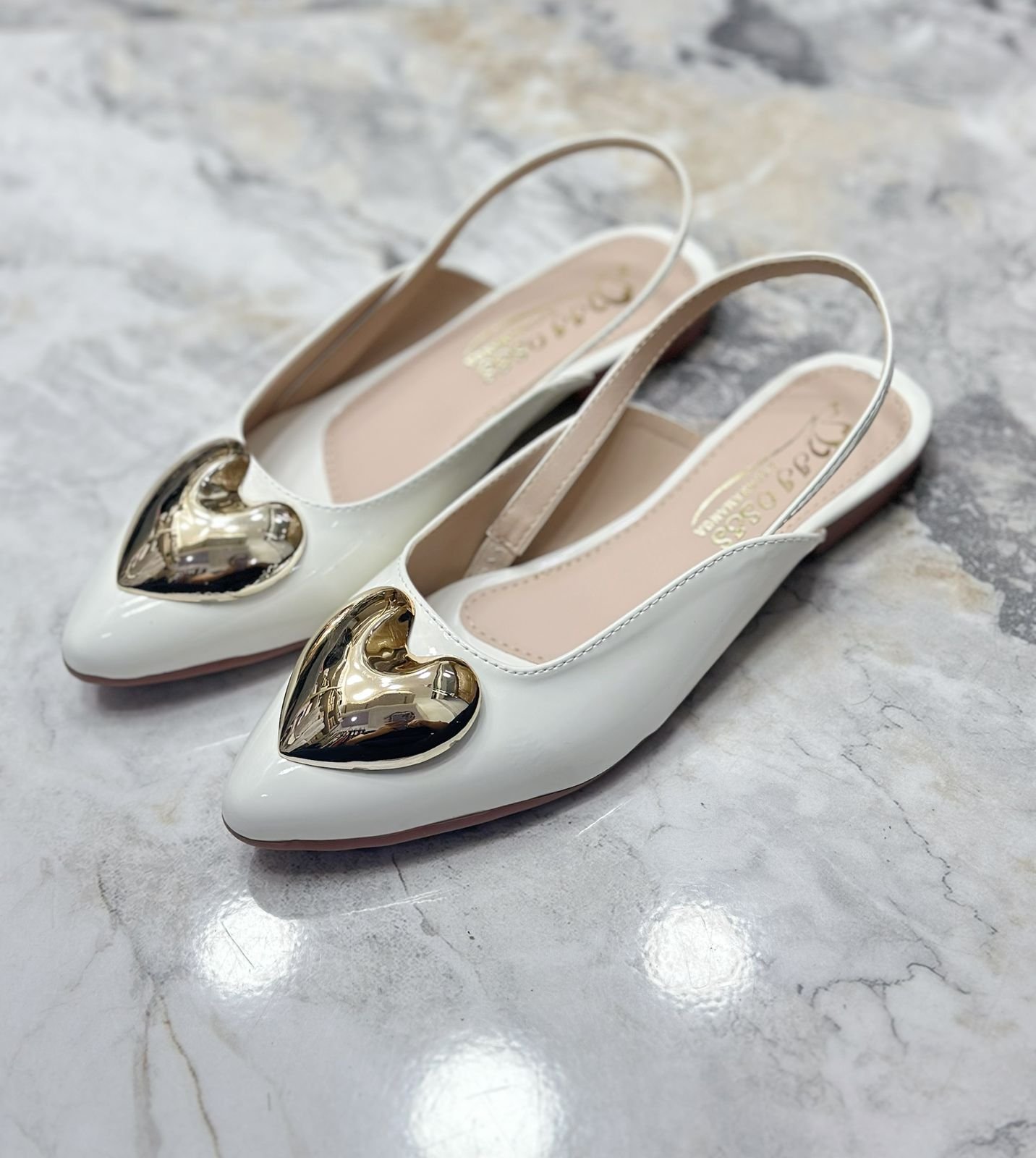 Baletas Slingback en Charol Talco con Corazón Dorado - 03 - Image 2