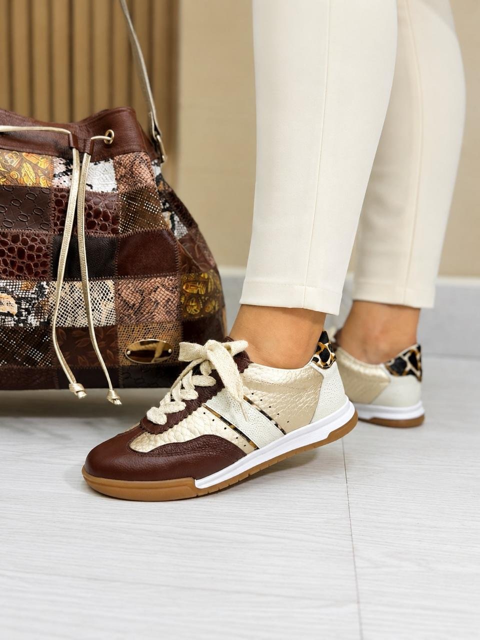 2079 TENIS ORO X AVELLANA